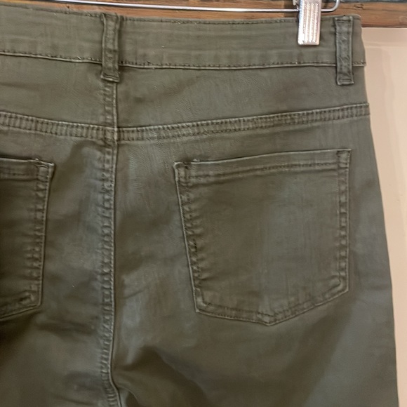 Thursdays Army Green Raw Edge Capri Cropped Jean Pants Size Large - Picture 11 of 15